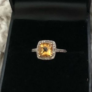 10k gold citrine ring w/diamonds